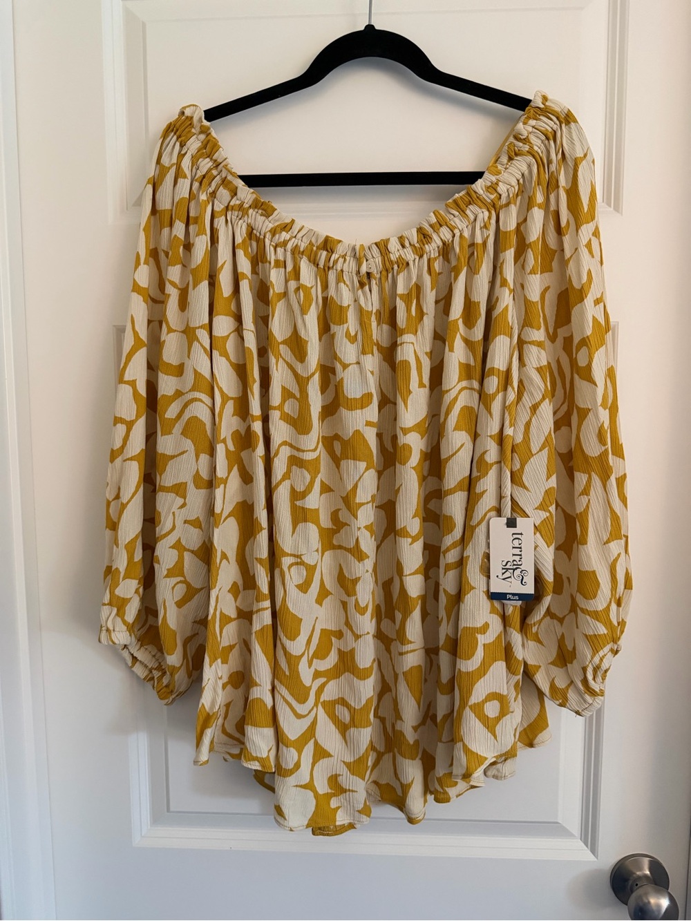 NWT Women’s Cream & Mustard Printed Blouse with Adjustable Neck